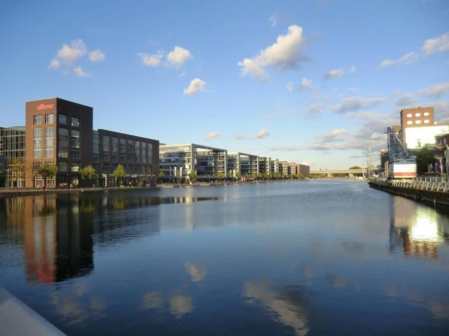 - 3-Bedroom Apartment Luxury: Central & Spacious In Duisburg & Big Tv And Kitchen - Екстериор снимка