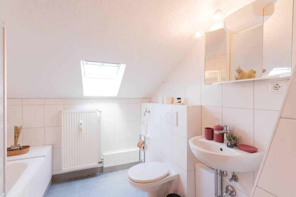 - 3-Bedroom Apartment Luxury: Central & Spacious In Duisburg & Big Tv And Kitchen - Екстериор снимка