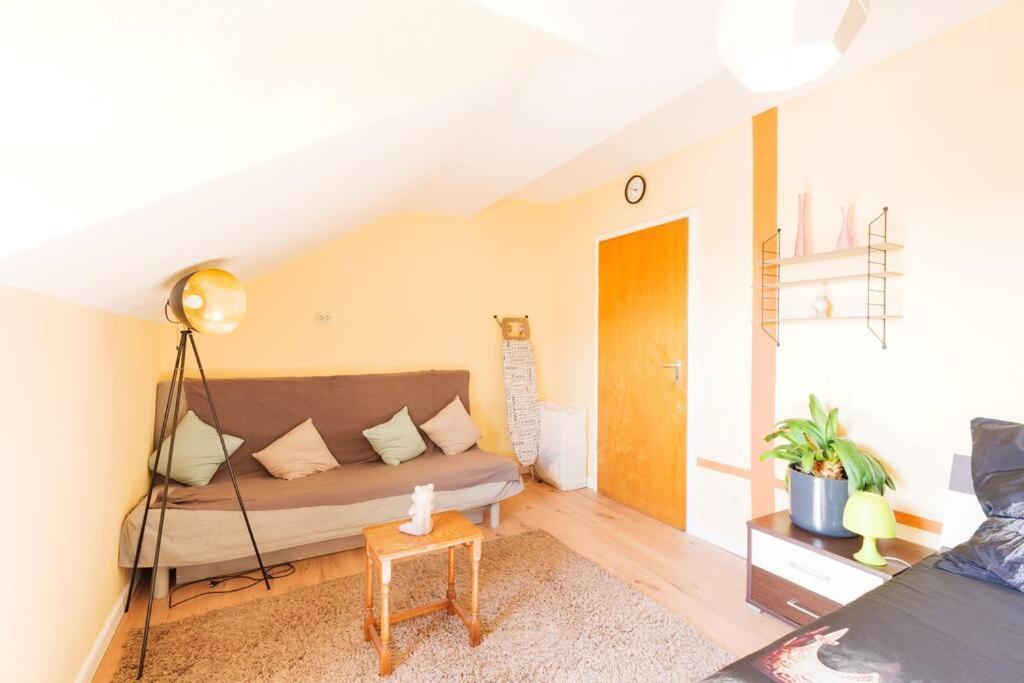 - 3-Bedroom Apartment Luxury: Central & Spacious In Duisburg & Big Tv And Kitchen - Екстериор снимка