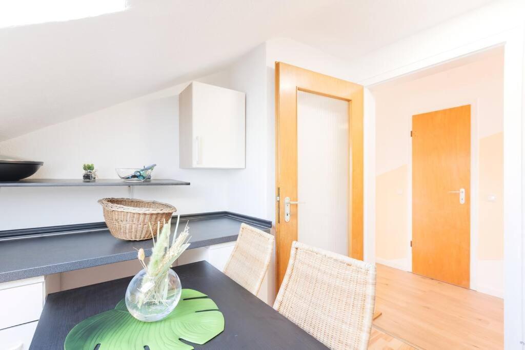 - 3-Bedroom Apartment Luxury: Central & Spacious In Duisburg & Big Tv And Kitchen - Екстериор снимка