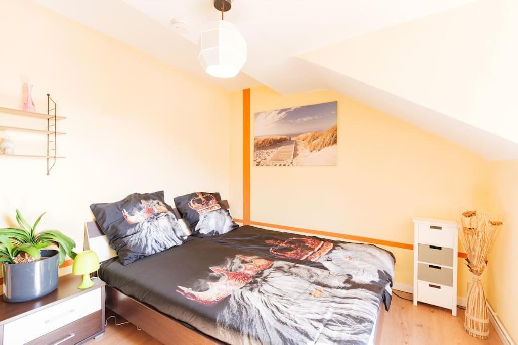 - 3-Bedroom Apartment Luxury: Central & Spacious In Duisburg & Big Tv And Kitchen - Екстериор снимка