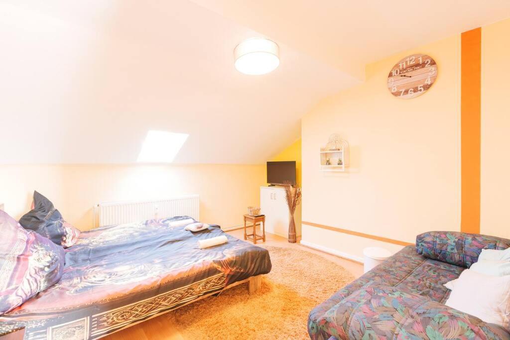 - 3-Bedroom Apartment Luxury: Central & Spacious In Duisburg & Big Tv And Kitchen - Екстериор снимка